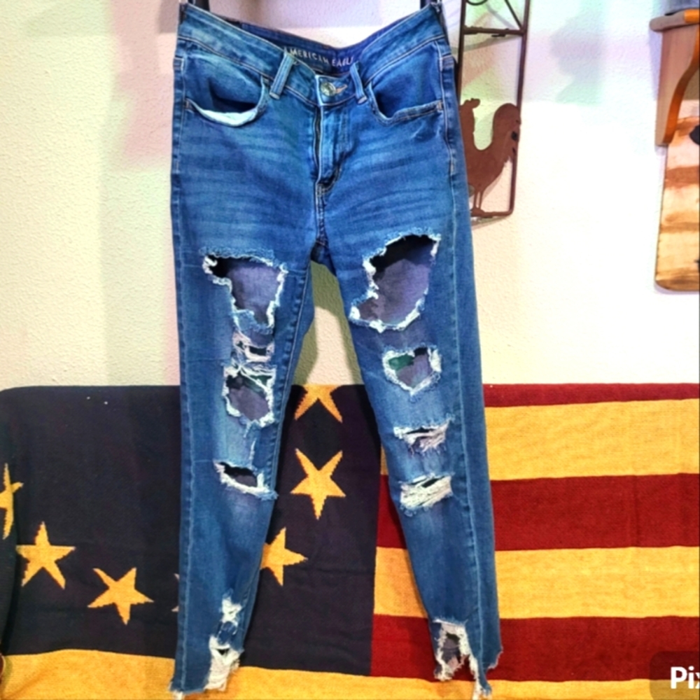 New American Eagle distressed cropped jegging. Size 6R